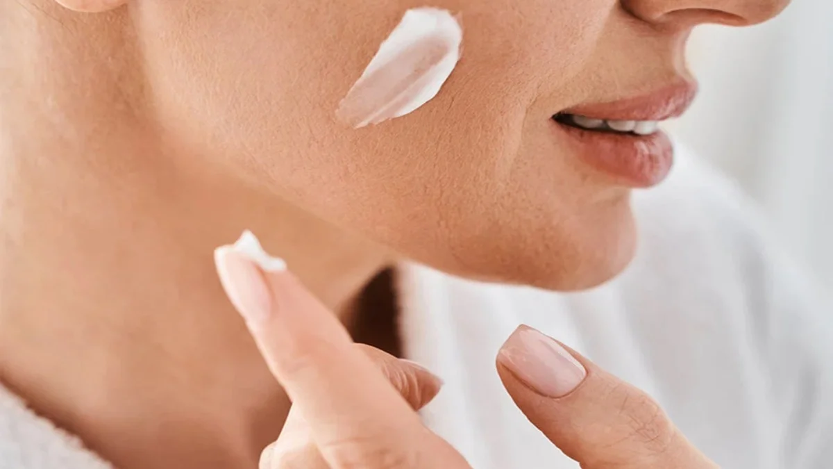 Vücudun Temel Yapı Taşı Alarm Veriyor: Kolajen Eksikliğinin Az Bilinen Yedi Tehlikeli Belirtisi